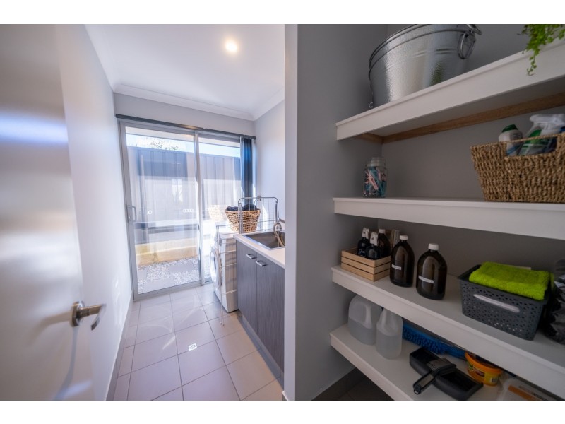 44 Bradley Street, Lakelands WA 6180