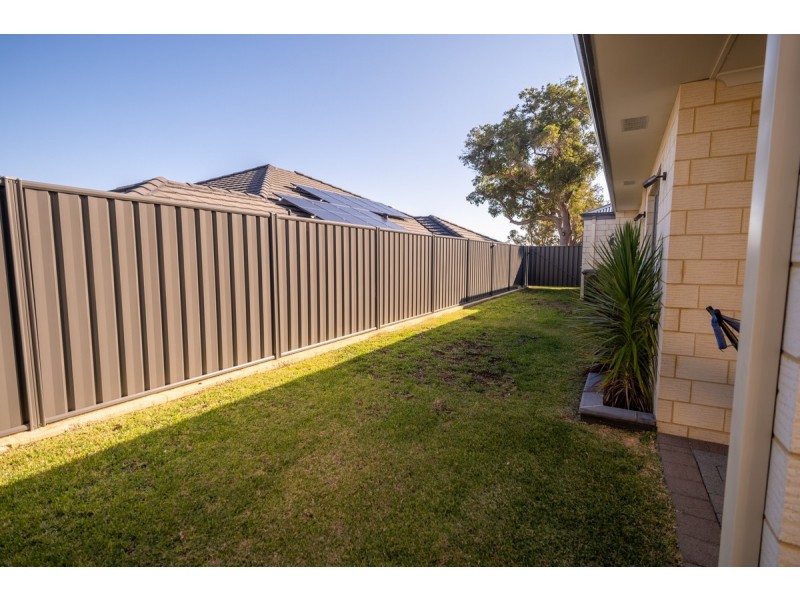 44 Bradley Street, Lakelands WA 6180