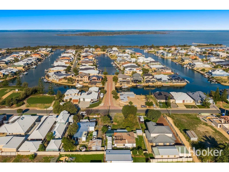 18A Queen Parade, Wannanup WA 6210