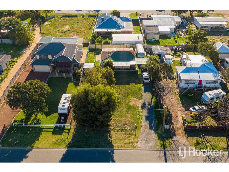 18A Queen Parade, Wannanup WA 6210