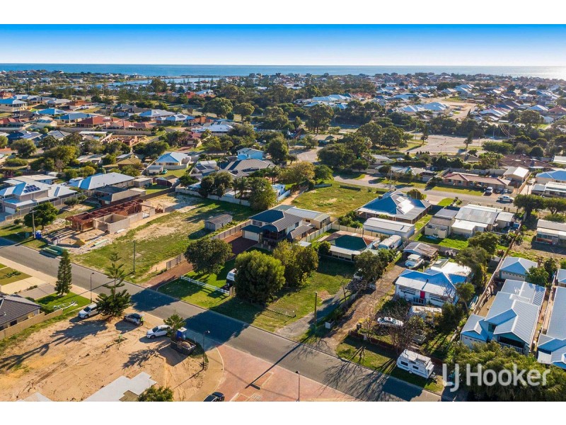 18A Queen Parade, Wannanup WA 6210