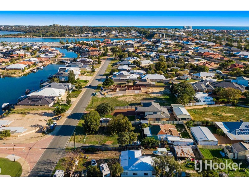 18A Queen Parade, Wannanup WA 6210