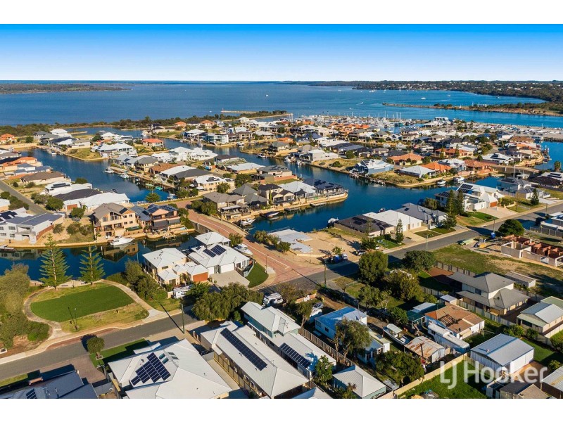 18A Queen Parade, Wannanup WA 6210