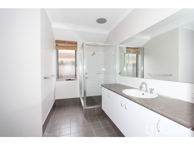 8 Varia Way, Halls Head WA 6210