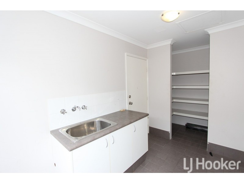 8 Varia Way, Halls Head WA 6210