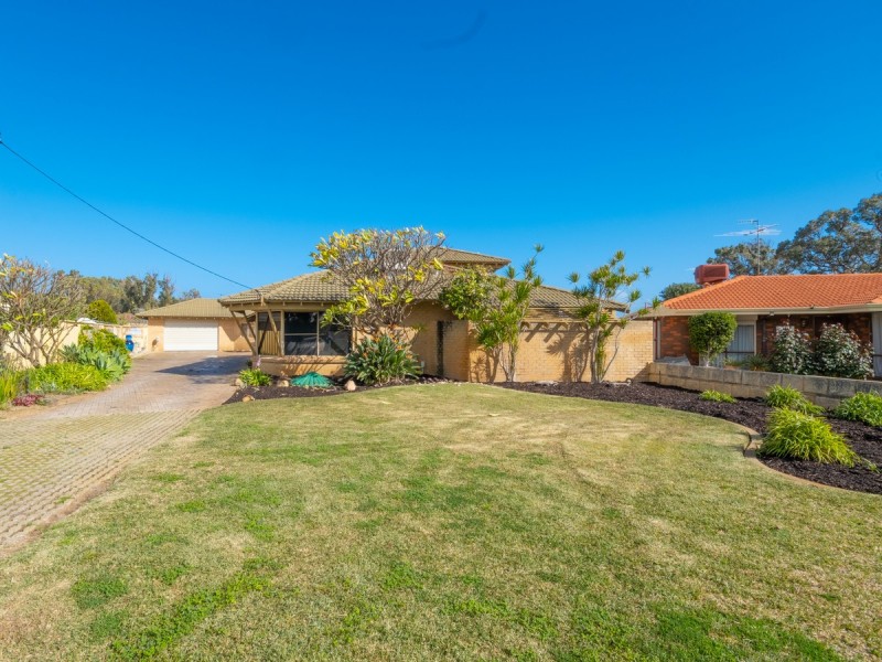 33 Blythwood Street, Dudley Park WA 6210