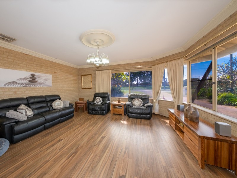 33 Blythwood Street, Dudley Park WA 6210