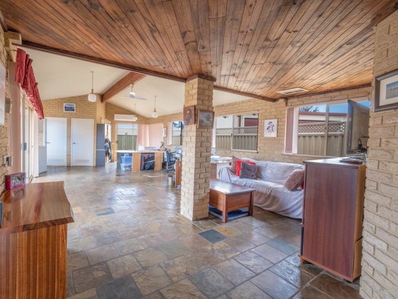 33 Blythwood Street, Dudley Park WA 6210