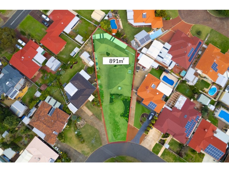 33 Blythwood Street, Dudley Park WA 6210