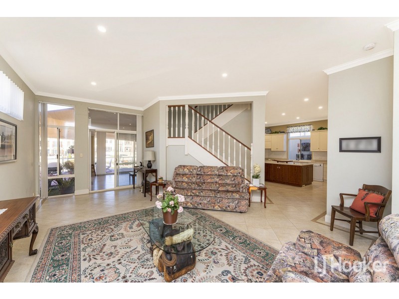 16 Baudin Way, Wannanup WA 6210