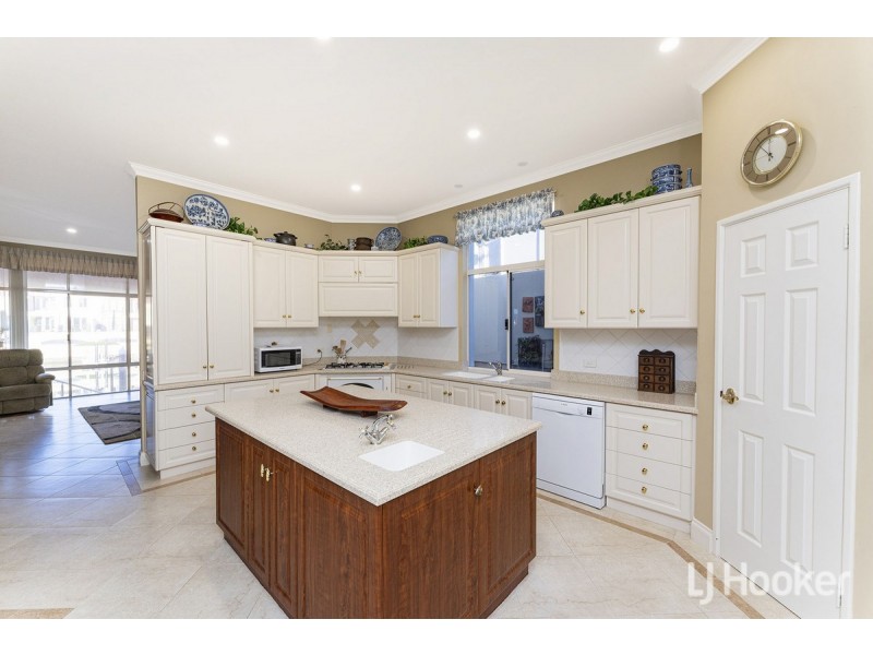 16 Baudin Way, Wannanup WA 6210