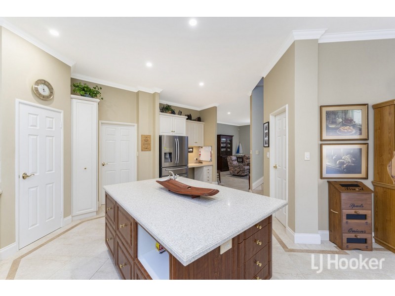 16 Baudin Way, Wannanup WA 6210