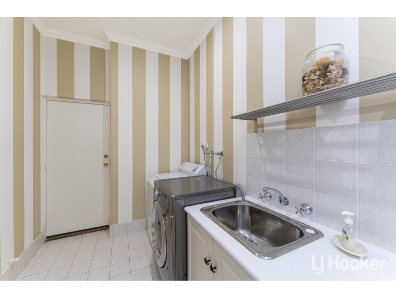 16 Baudin Way, Wannanup WA 6210