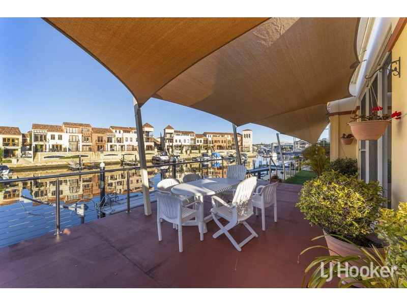 16 Baudin Way, Wannanup WA 6210