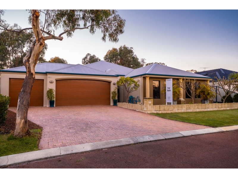 8 Peach Tree Pass, Meadow Springs WA 6210