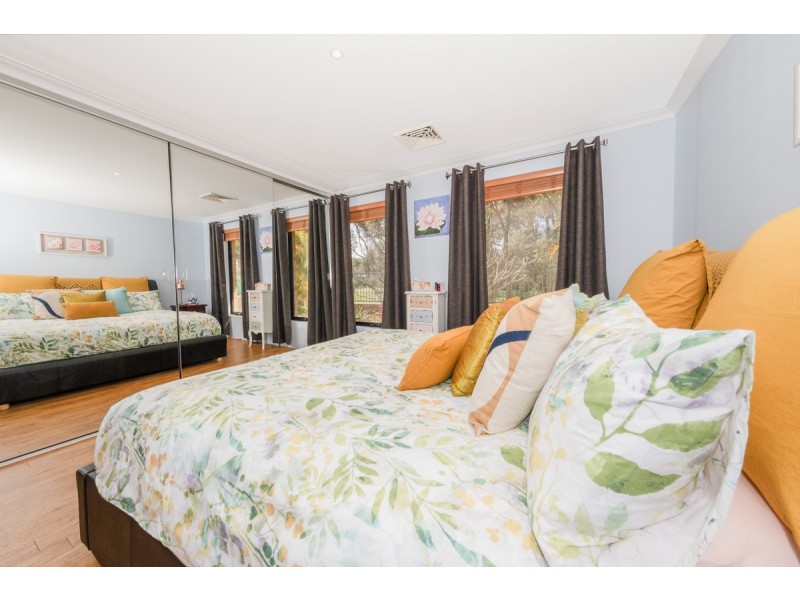 8 Peach Tree Pass, Meadow Springs WA 6210