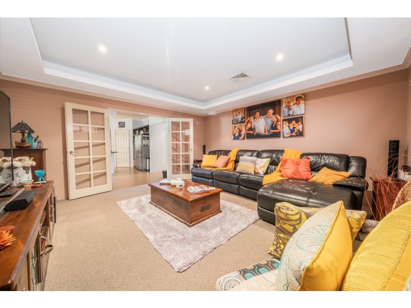 8 Peach Tree Pass, Meadow Springs WA 6210