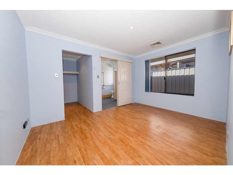 8 Peach Tree Pass, Meadow Springs WA 6210