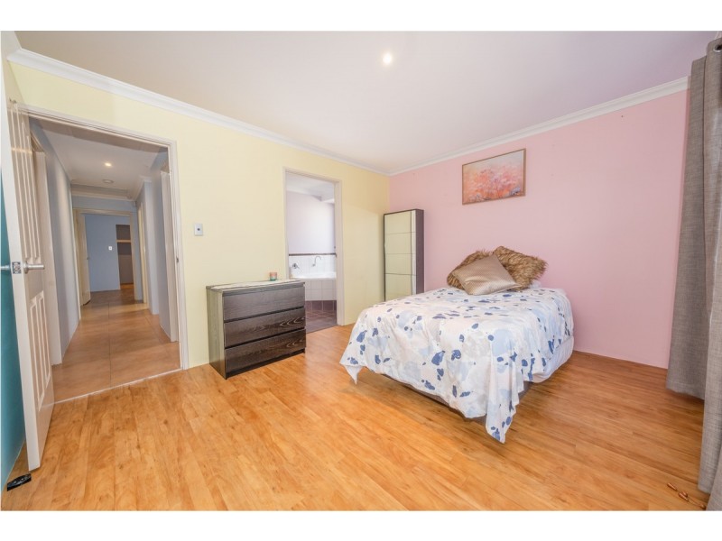 8 Peach Tree Pass, Meadow Springs WA 6210