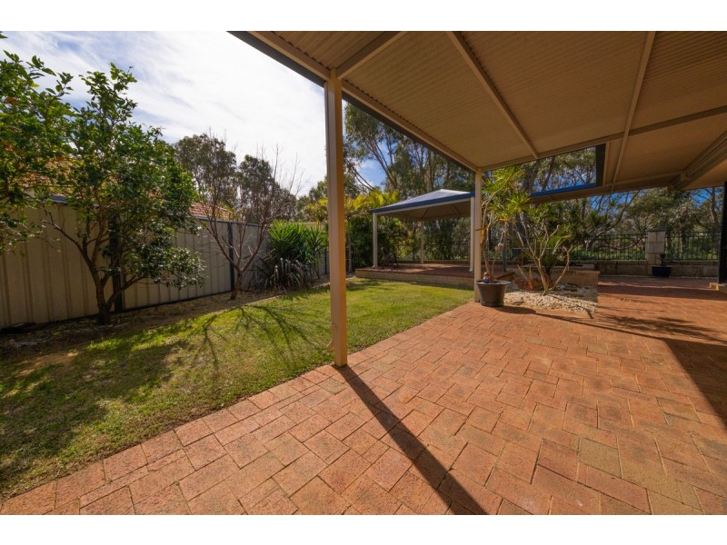 8 Peach Tree Pass, Meadow Springs WA 6210