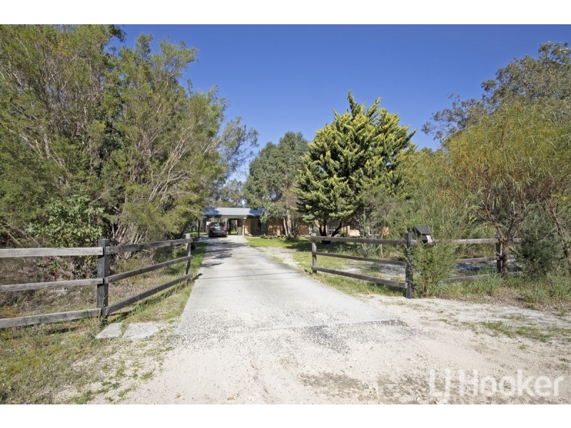 24 Davis Road, Barragup WA 6209