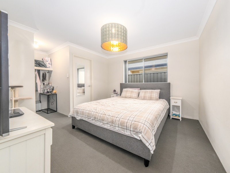 9 Blanche Crescent, Lakelands WA 6180