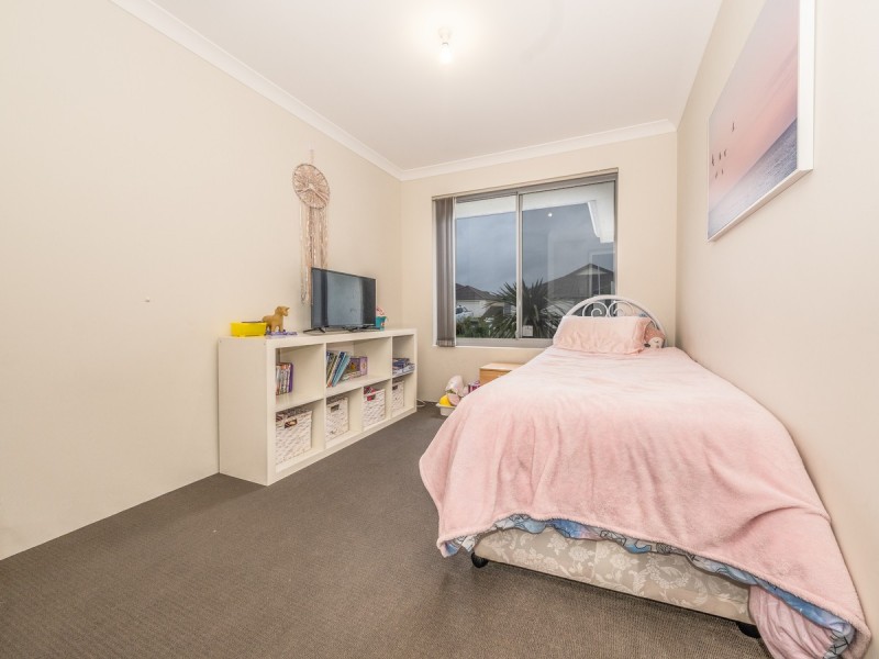 9 Blanche Crescent, Lakelands WA 6180