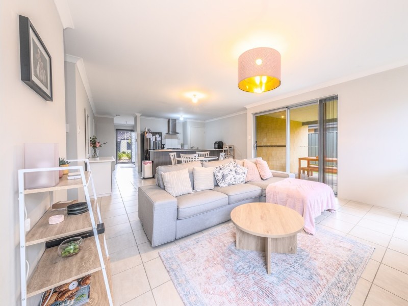 9 Blanche Crescent, Lakelands WA 6180