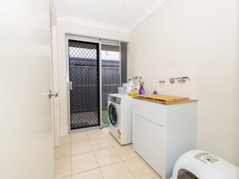 9 Blanche Crescent, Lakelands WA 6180