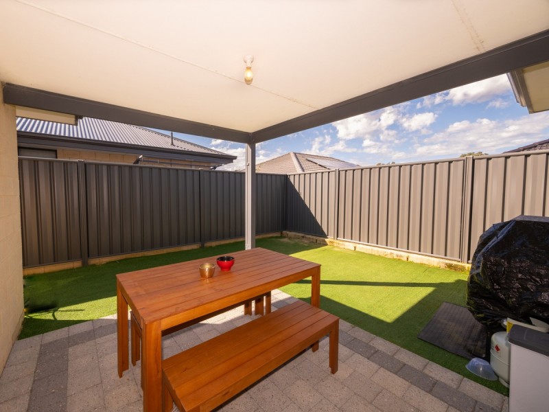 9 Blanche Crescent, Lakelands WA 6180