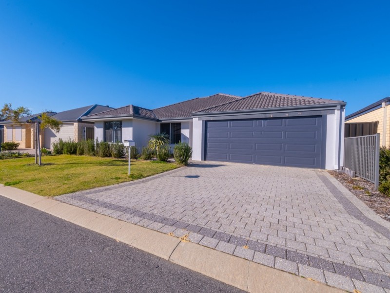 9 Blanche Crescent, Lakelands WA 6180