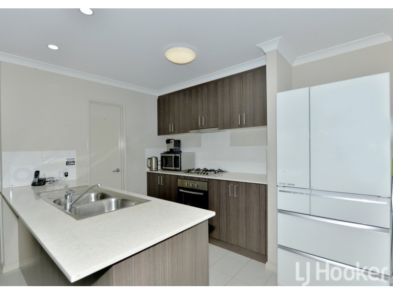 16 Honeydew Trail, Wannanup WA 6210