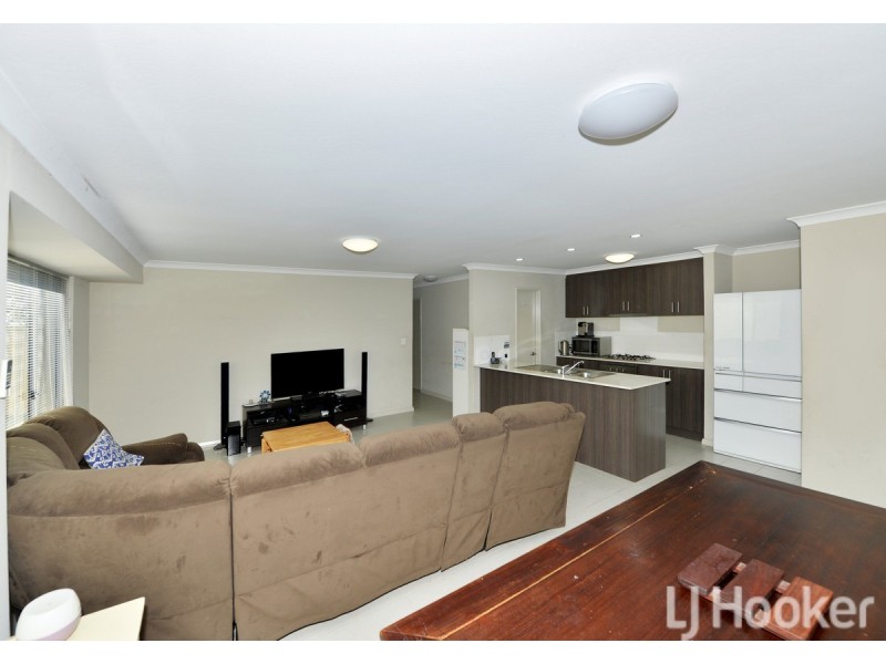 16 Honeydew Trail, Wannanup WA 6210