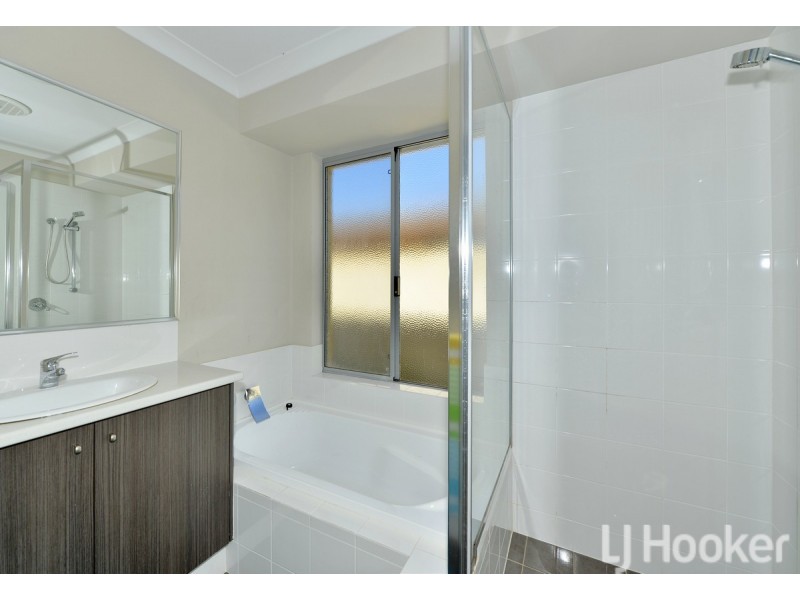 16 Honeydew Trail, Wannanup WA 6210