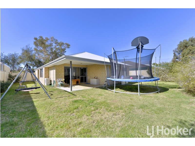 16 Honeydew Trail, Wannanup WA 6210