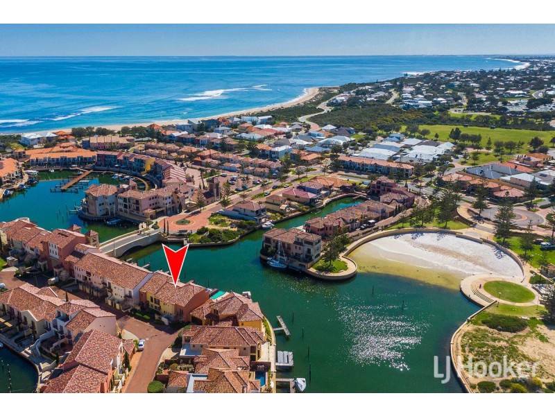 4/18 port Quays, Wannanup WA 6210