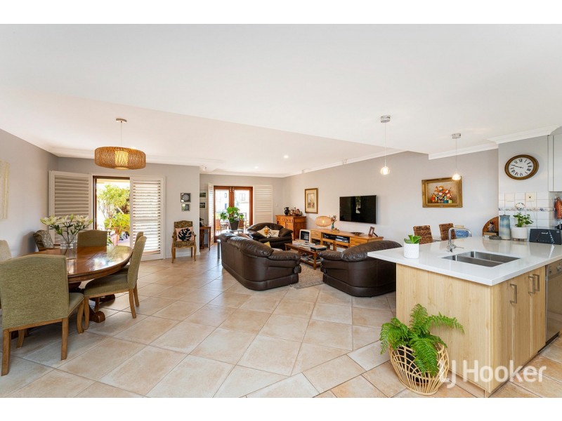 4/18 port Quays, Wannanup WA 6210