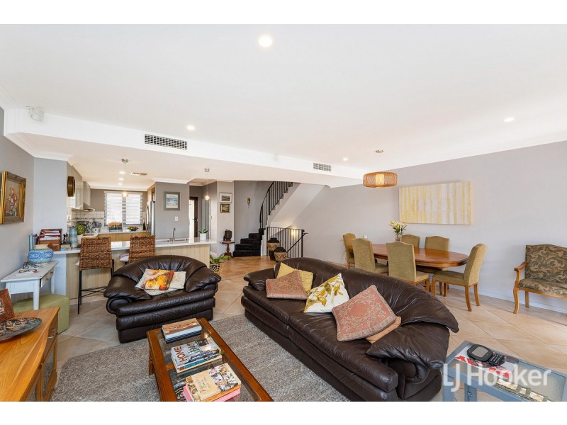 4/18 port Quays, Wannanup WA 6210