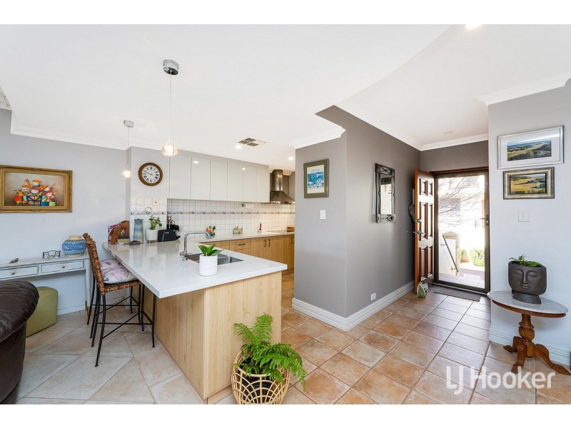 4/18 port Quays, Wannanup WA 6210