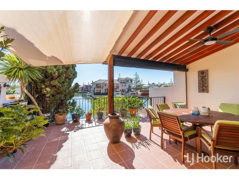 4/18 port Quays, Wannanup WA 6210