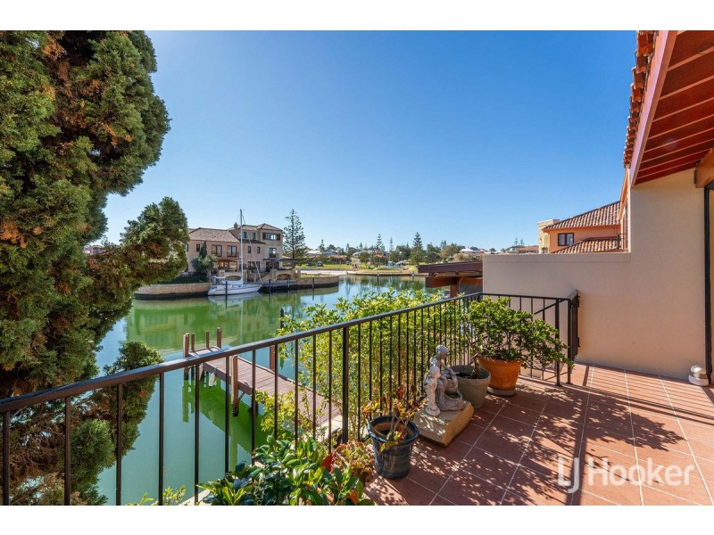 4/18 port Quays, Wannanup WA 6210