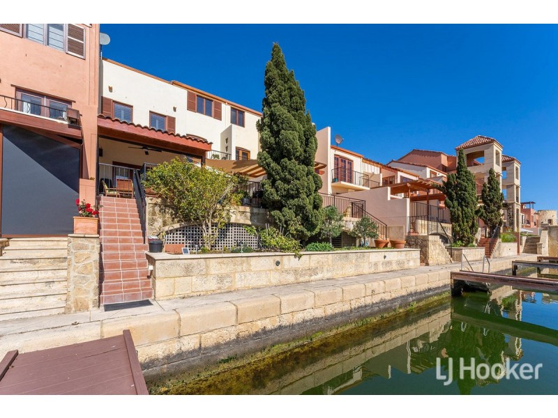 4/18 port Quays, Wannanup WA 6210