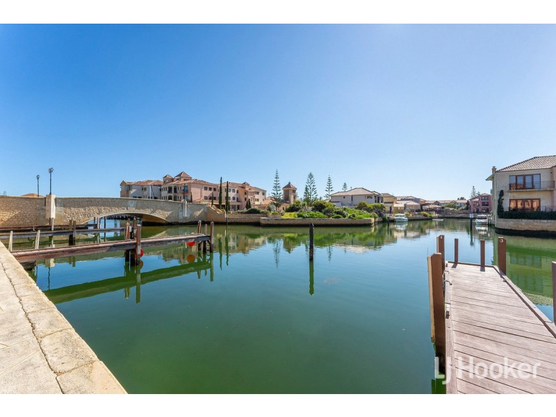 4/18 port Quays, Wannanup WA 6210