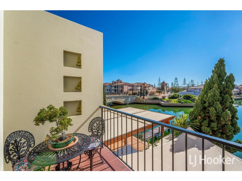 4/18 port Quays, Wannanup WA 6210