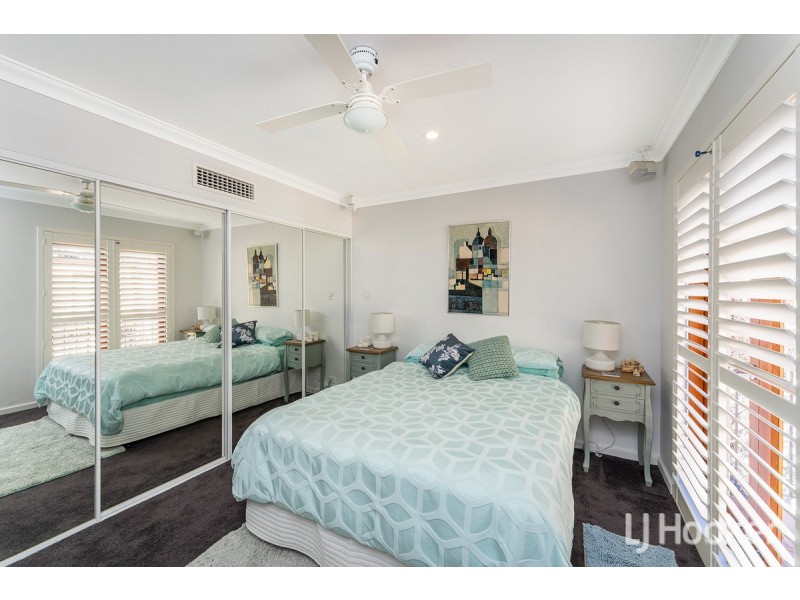 4/18 port Quays, Wannanup WA 6210