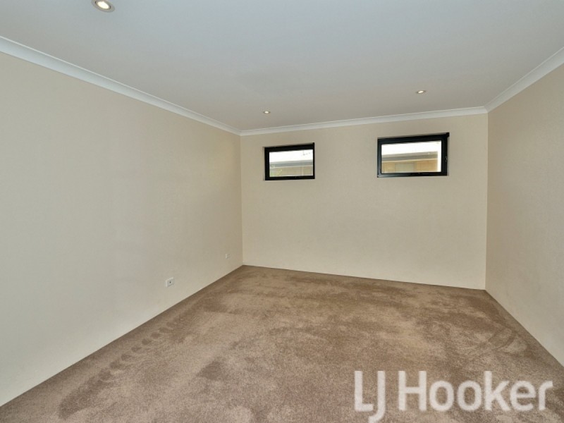6 Santalum Circus, Halls Head WA 6210