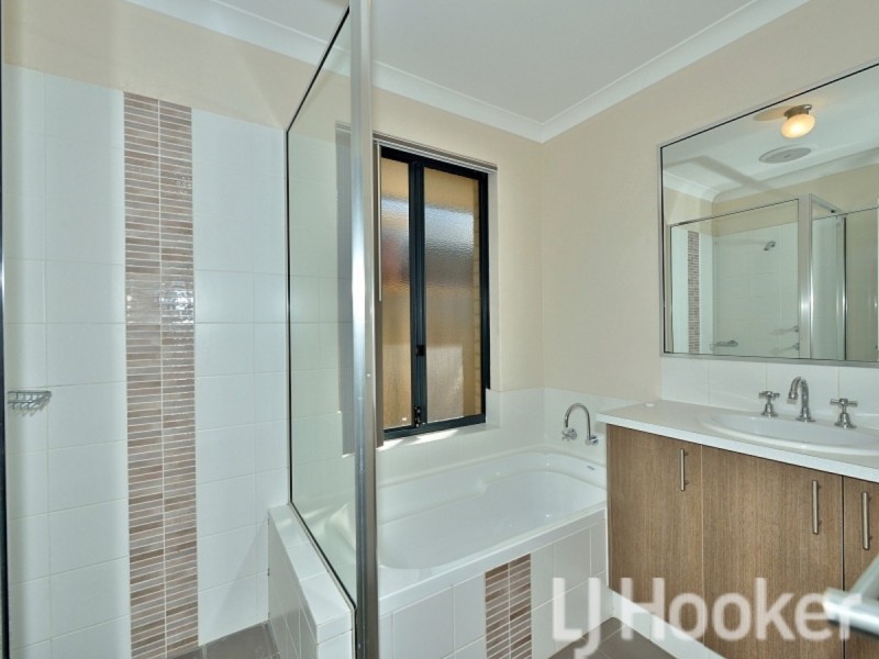 6 Santalum Circus, Halls Head WA 6210