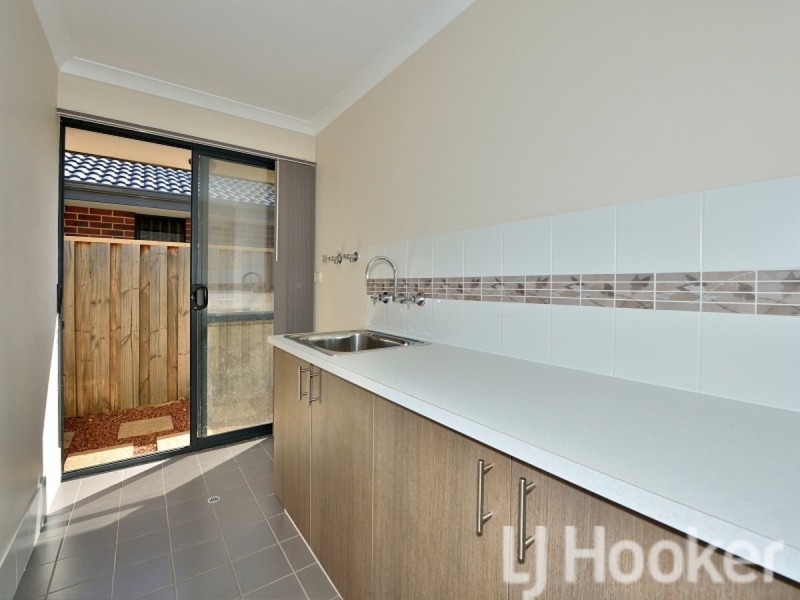 6 Santalum Circus, Halls Head WA 6210