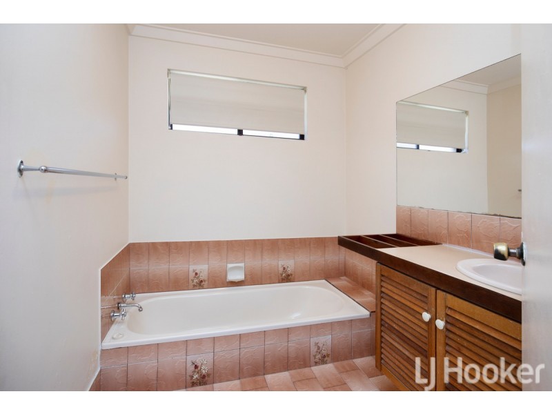 35 Kookerbrook Street, Dudley Park WA 6210