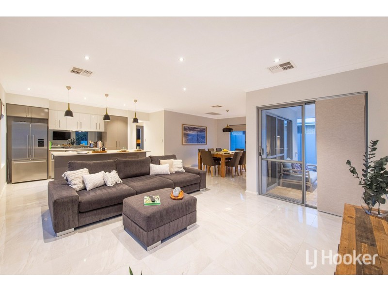 9 Crowsnest Terrace, Wannanup WA 6210